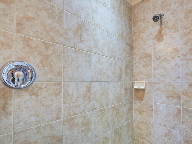 Building Photo - 3BD/2BA/3 Car Garage in Stoneybrook