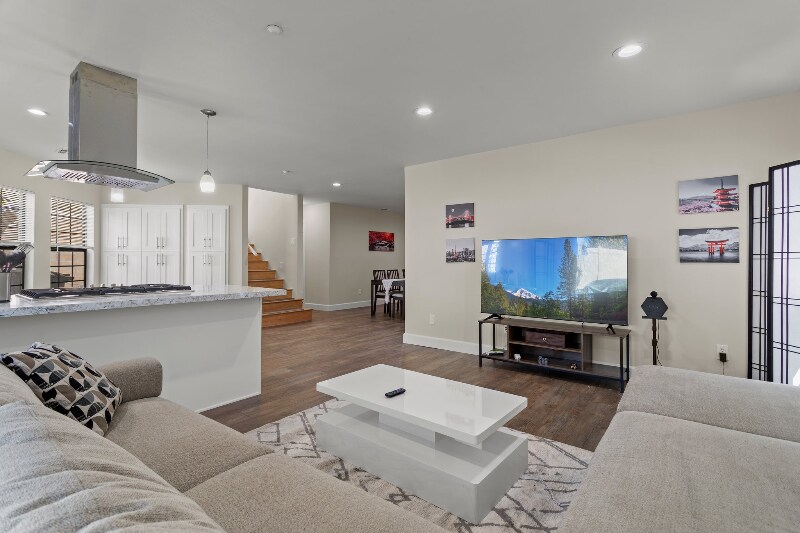 Building Photo - 1015 E Verdugo Ave