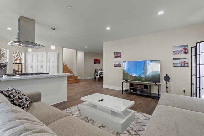 Building Photo - 1015 E Verdugo Ave