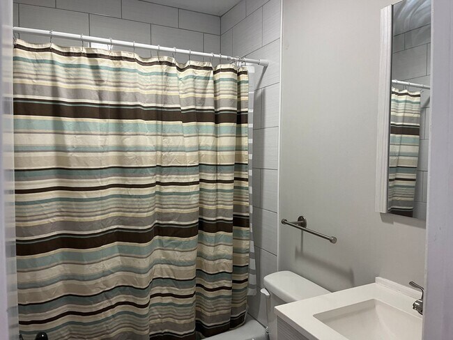 Building Photo - Newly Renovated Three Bedroom House in West Ashley