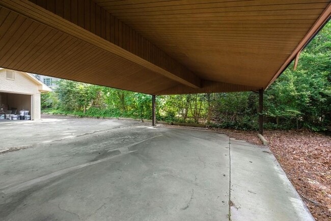 Building Photo - 757 Old Ivy Rd NE