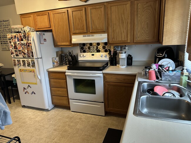 Building Photo - 406-408 Terrace Dr