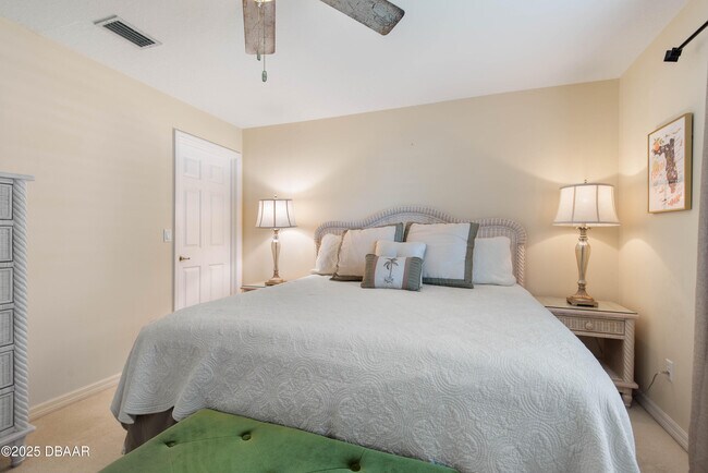 Building Photo - 15 Coolidge Ct