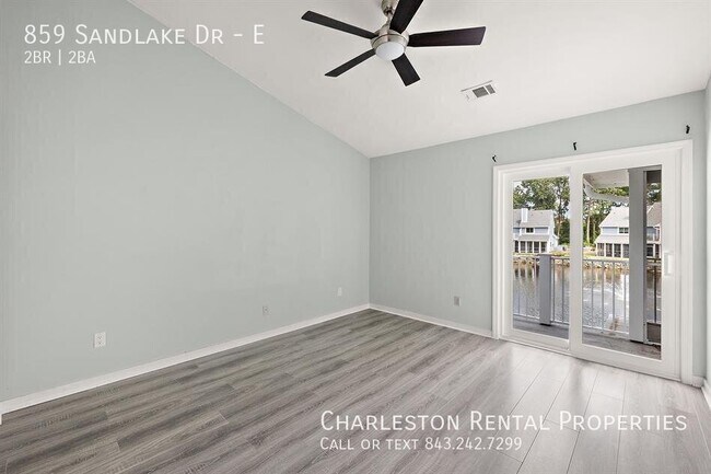 Building Photo - 859 Sandlake Dr
