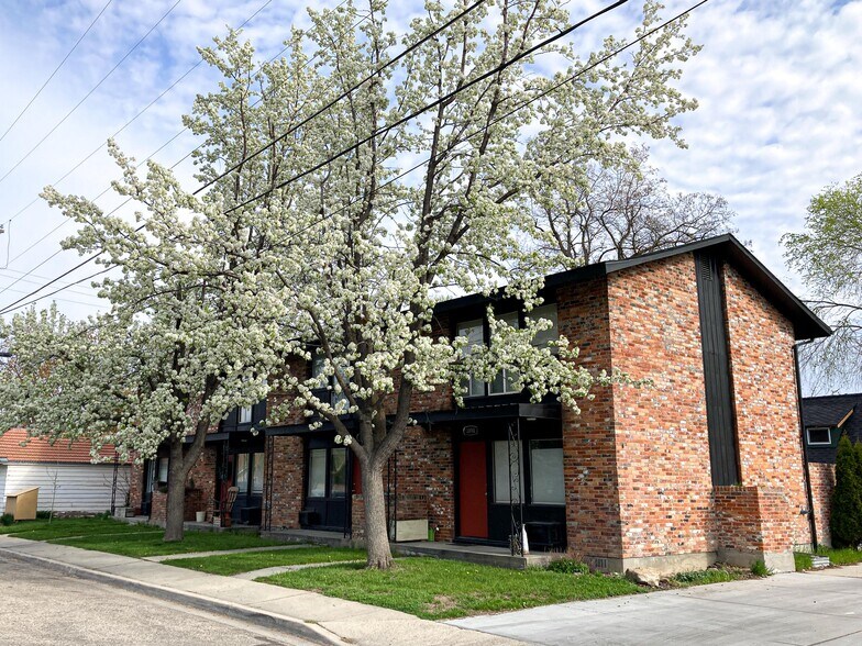 Building Photo - 905 N Mercer St