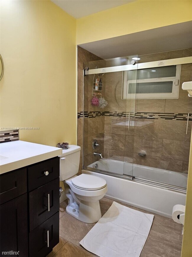 Building Photo - 4 br, 3 bath House - 2000 NW 69th Ter