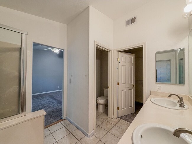 Building Photo - Fantastic. Three bedroom in Gilroy. Corner Lot