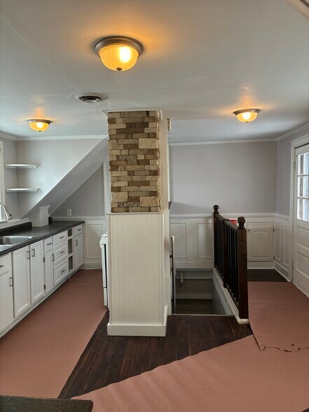 Building Photo - 42 S Central St