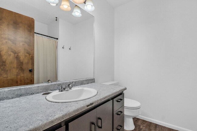 Building Photo - Gated 3 Bed Condo with Pool & Tennis Court