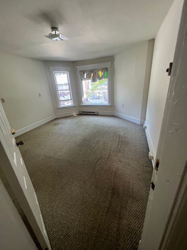 Building Photo - 52 Hickok Pl