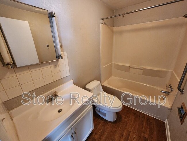 Building Photo - 3742 E Beulah Ave