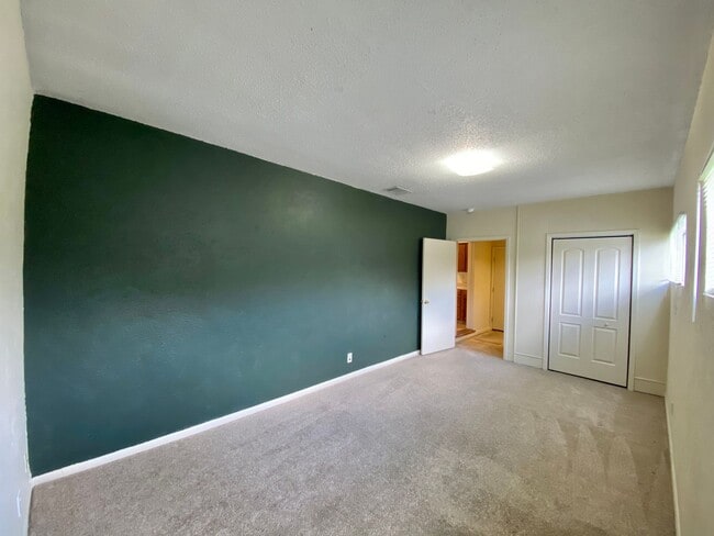 Building Photo - Available June 29: 4 Bedroom Unit in Estab...