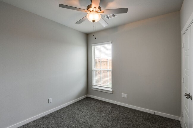 Building Photo - GORGEOUS 3 BEDROOM DUPLEX LOCATED IN MIDLOTHIAN ISD!