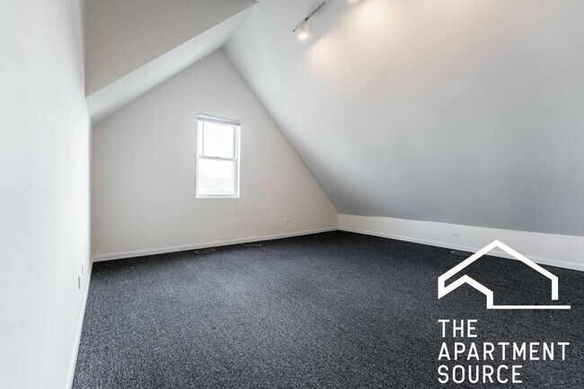 Building Photo - 2438 N Ashland Ave