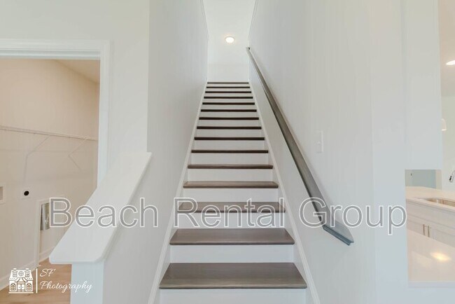 Building Photo - 1863 Villena Dr