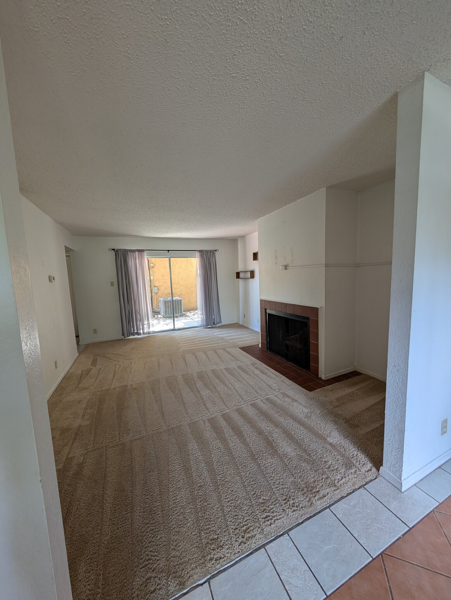 Building Photo - 1644 Lomaland Dr