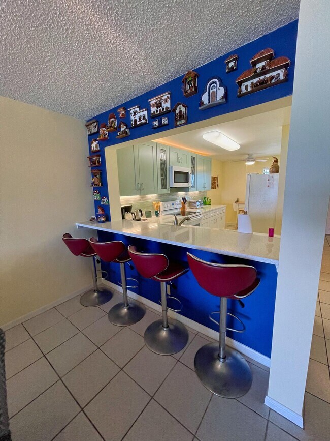 Building Photo - 10044 S Ocean Dr