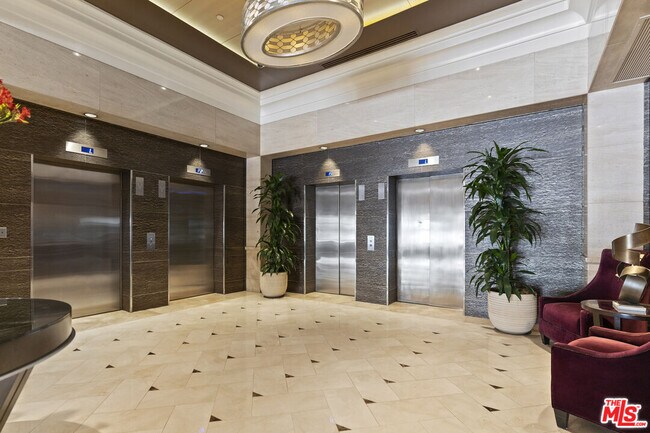 Building Photo - 10520 Wilshire Blvd