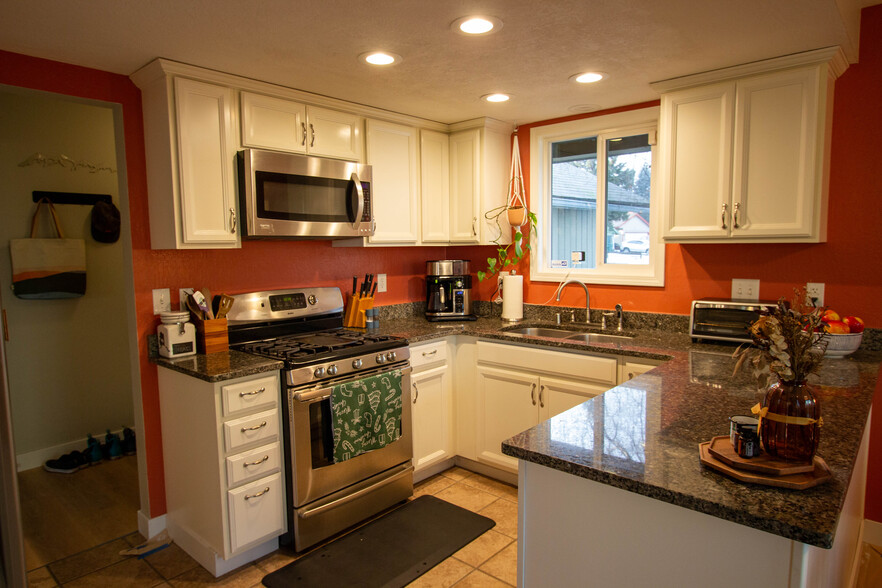 Kitchen - 7771 Jaguar Cir