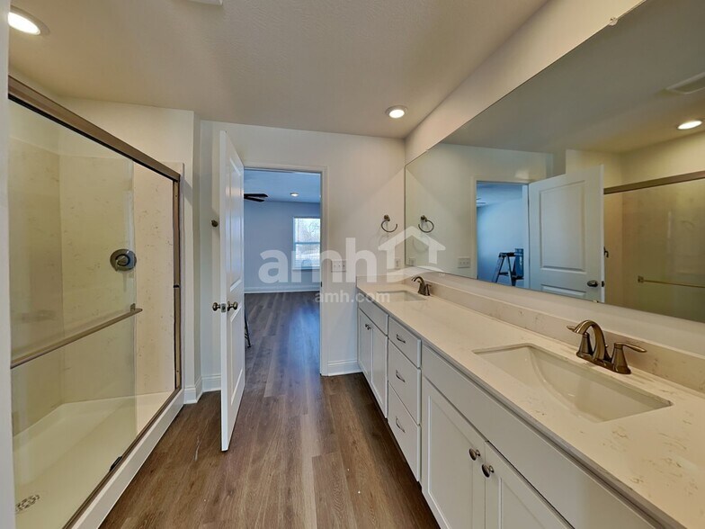 Building Photo - 115 Marie Cir SW