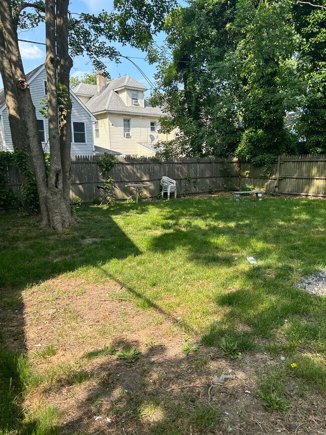 Building Photo - 1139 Sewall Ave