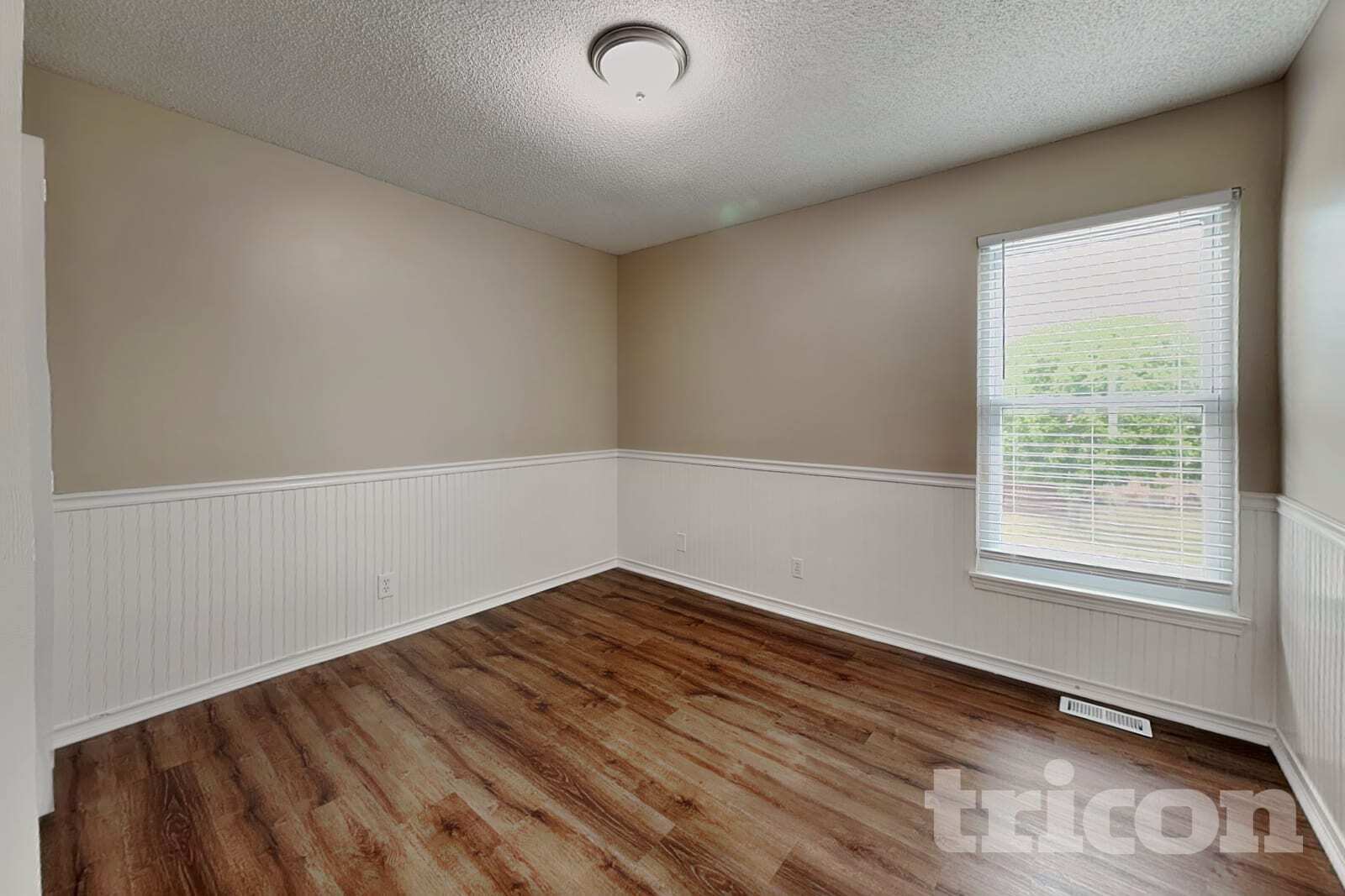 Building Photo - 16033 S Ocheltree St