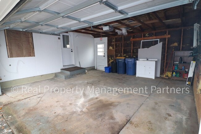 Building Photo - Fully Renovated 5 Bed, 2 Bath Home Near Breton Village