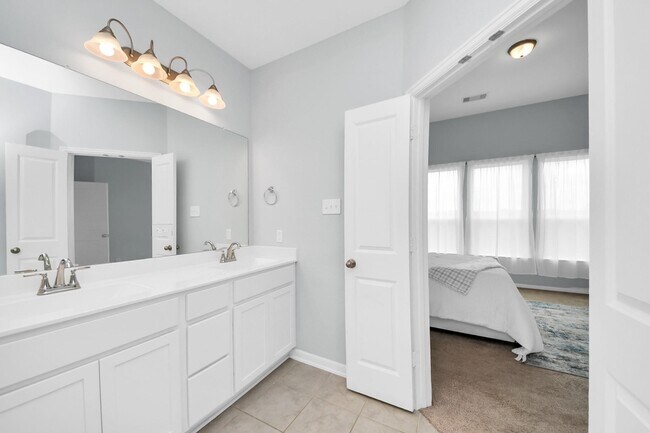 Building Photo - 208 Salange Ln