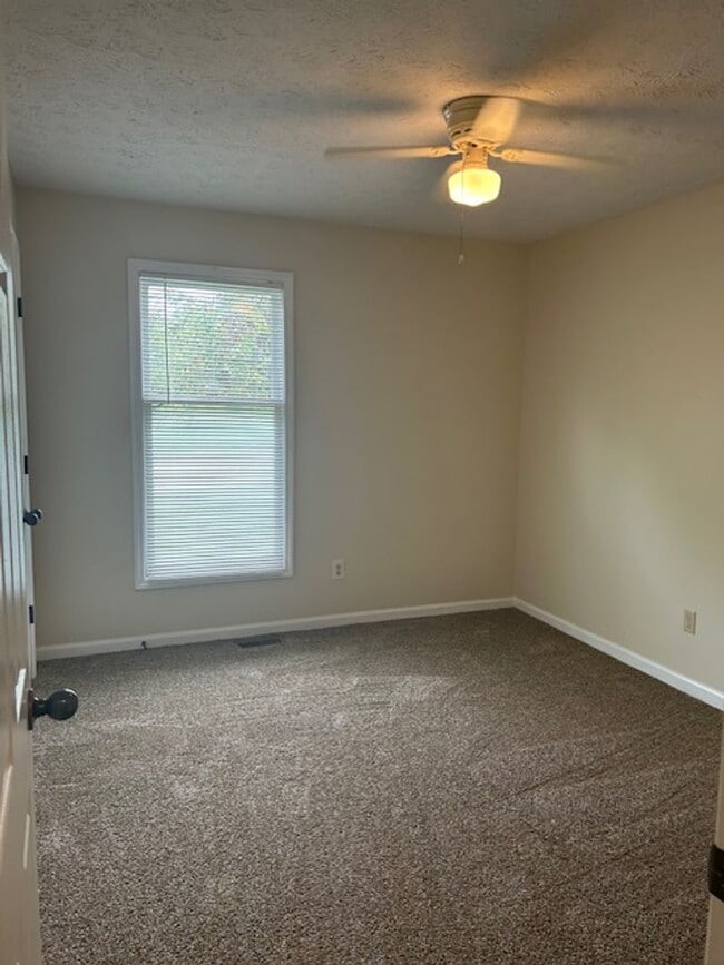 Building Photo - Southside Ranch Home     260129