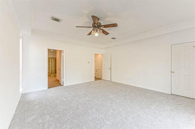Building Photo - 15206 Evergreen Knoll Ln