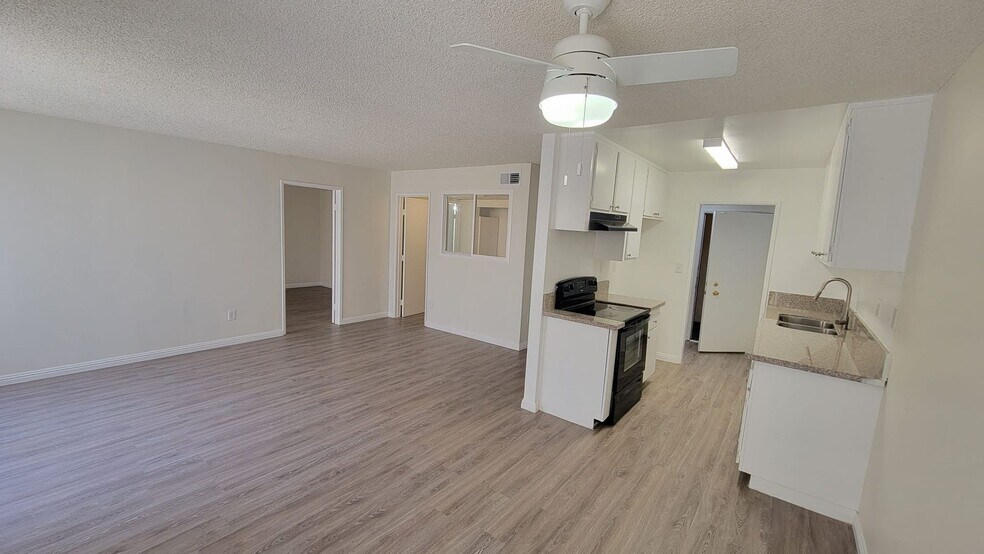 Building Photo - 5461 Kester Ave