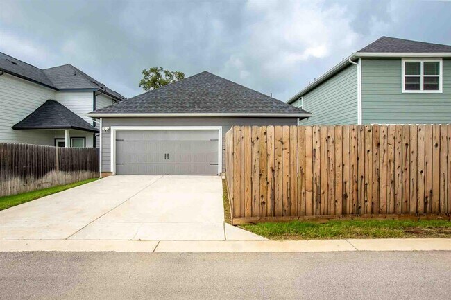 Building Photo - 364 Kenai Dr