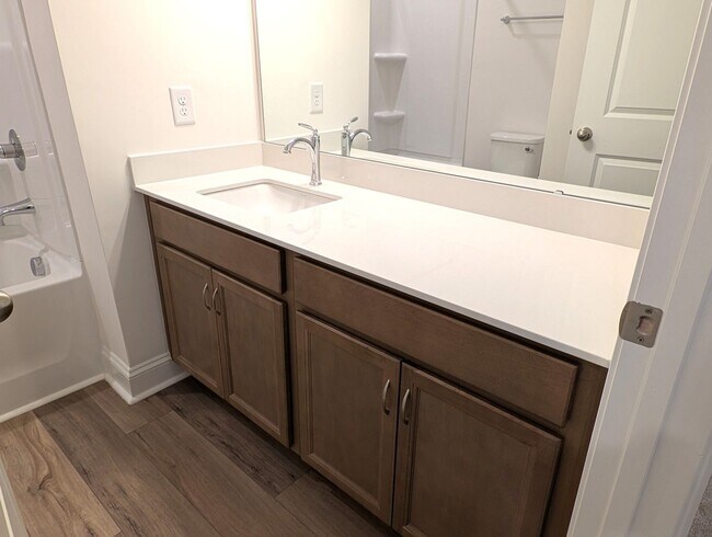 Building Photo - Beautiful, 2 story, end-unit, Townhome located in the Bell Glen Community!