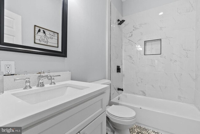 Building Photo - 4840 Hayes St NE