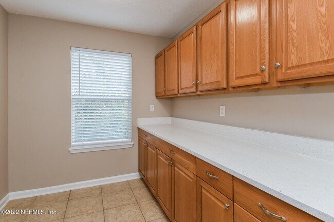 Building Photo - 6239 Old Dixie Dr