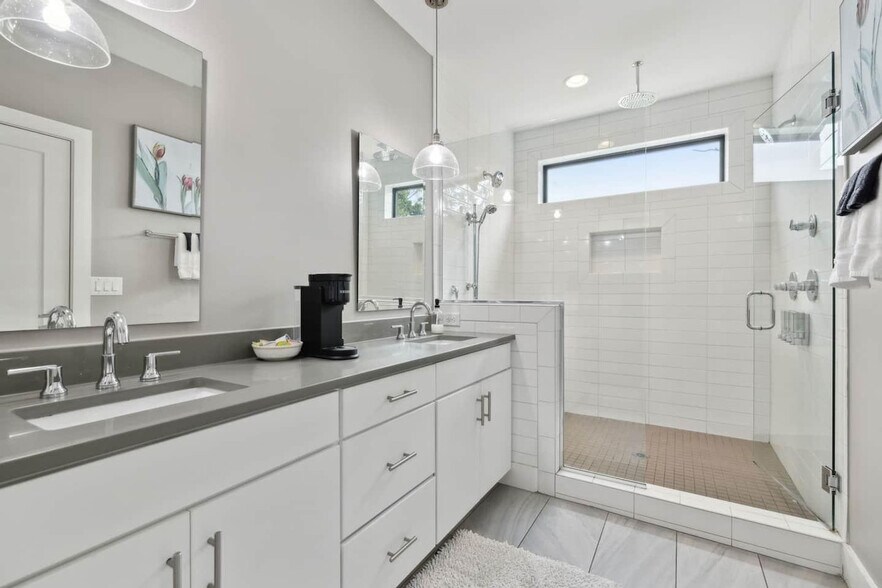 Building Photo - 425b 36th Ave N