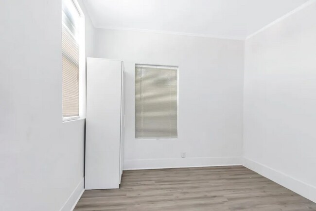 Building Photo - 2105 Walnut St