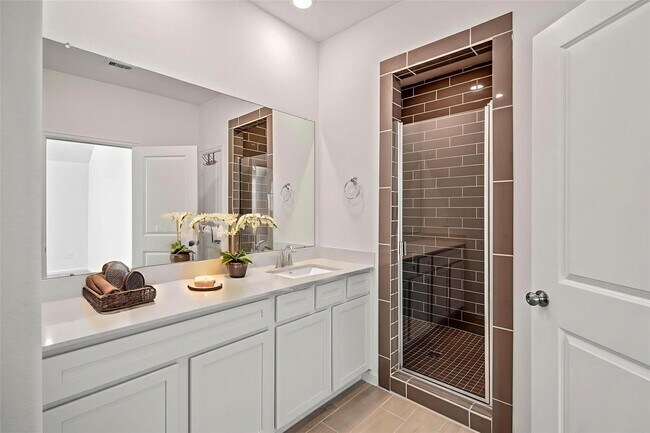 Building Photo - 613 Royal Arch Dr