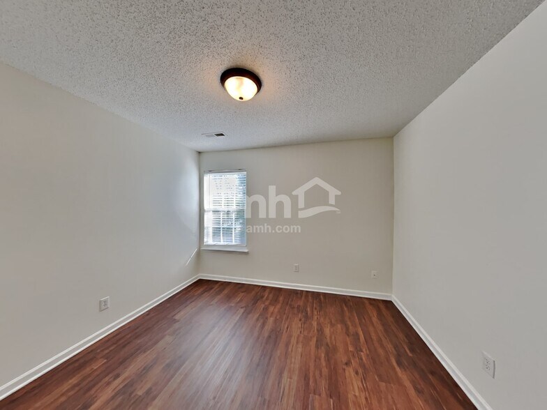 Building Photo - 3056 Teton Dr