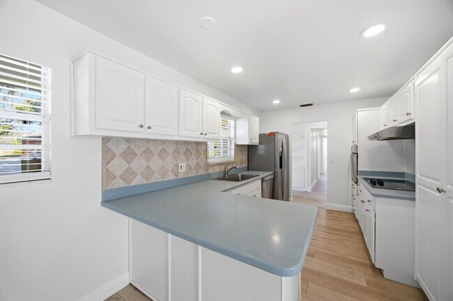 Building Photo - 401 Blueberry Ln