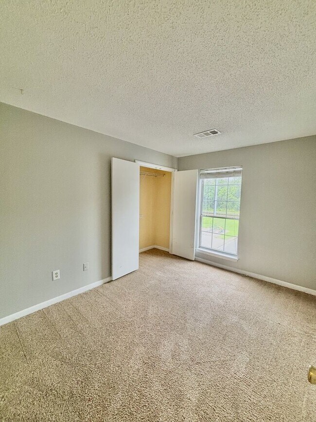 Building Photo - *1/2 Off 1st Months Rent!* 4 Bed, 2 Bath Condo Near MTSU in Murfreesboro *Free Water*