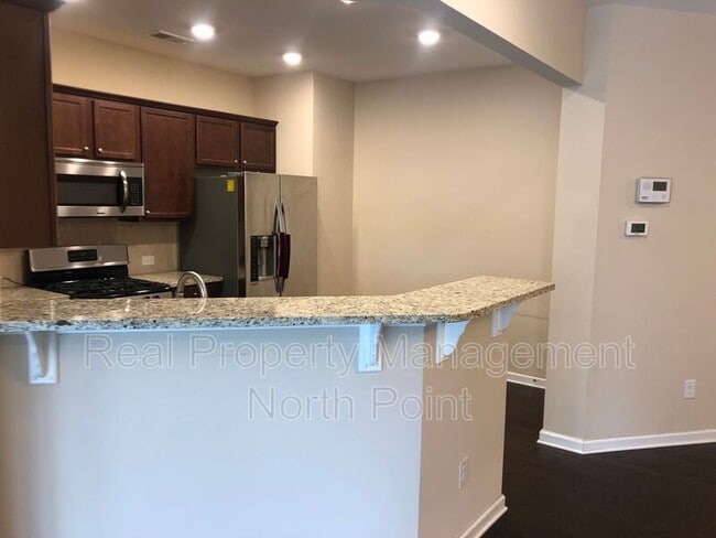 Building Photo - 1175 Hampton Oaks Dr