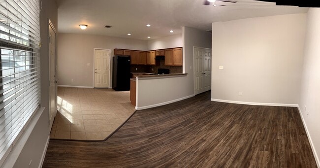 Building Photo - 21439 E Wallis Dr