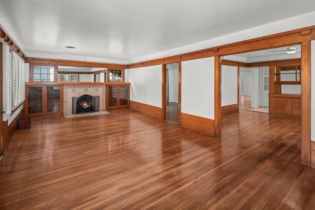 Building Photo - "Charming 3-Bed, 2-Bath Oasis in Mission Hills – Spacious 1792 Sq Ft Home on Hawk Street!"