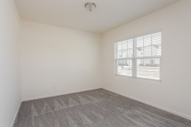 Building Photo - 435 Knightsbridge Ln