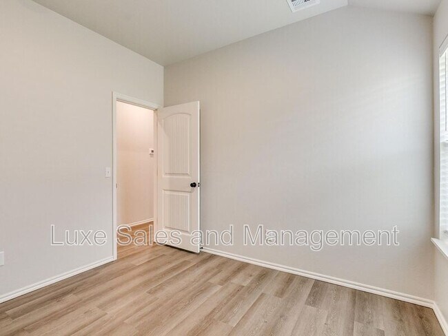 Building Photo - 10541 Lawson Pl Rd