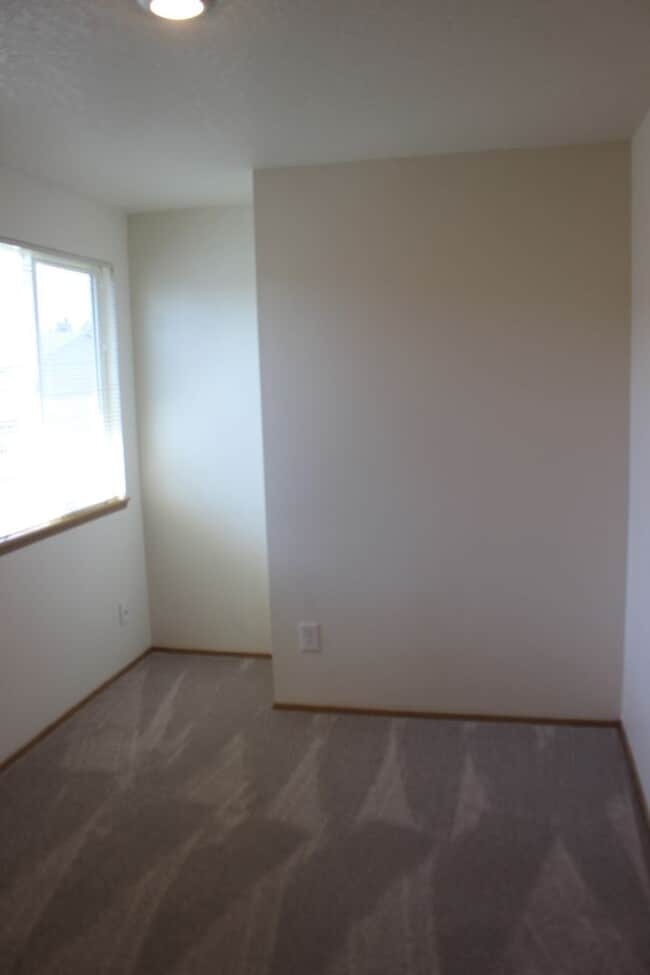 Building Photo - 4 bedroom 2 bath family home in quiet Scappoose neighborhood