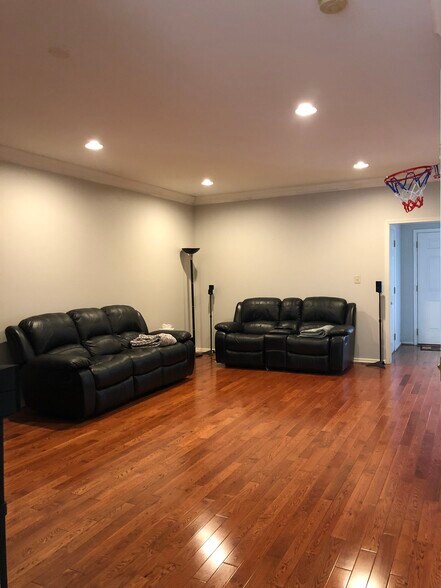 Building Photo - 40 Arbor Cir