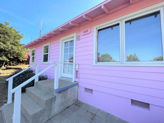 Building Photo - Private Fillmore Ranch Home