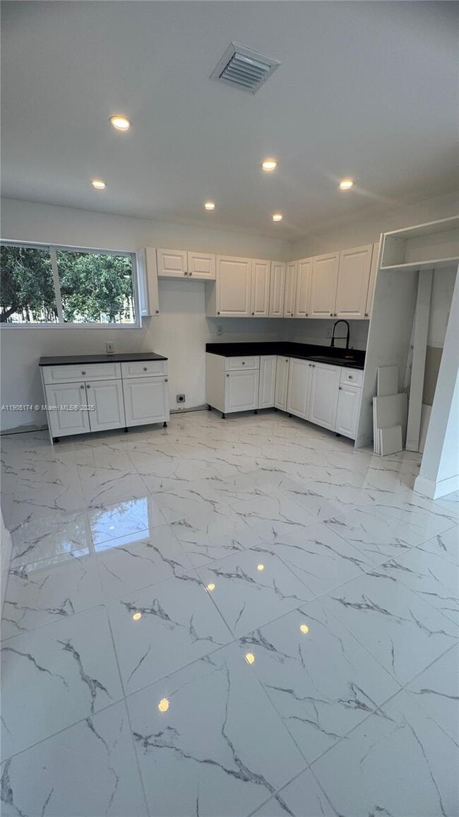 Building Photo - 901 NW 116th St